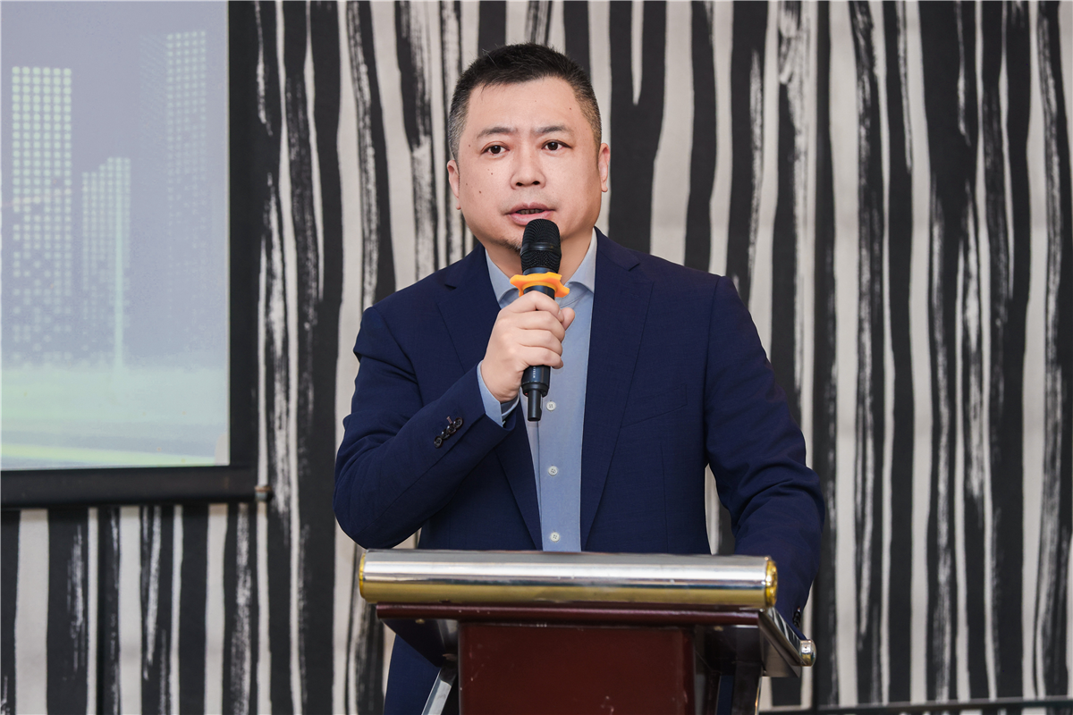 LLLL2024.jpg LLLL2024.jpg