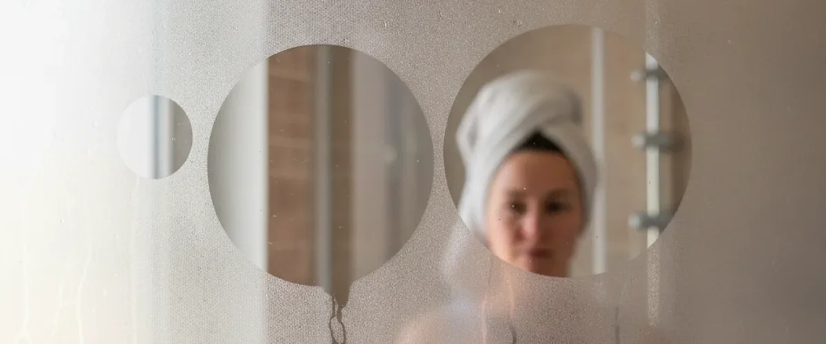 does mirror fog some spots only